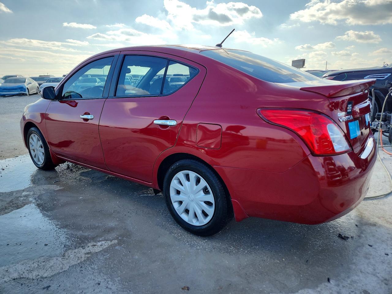 2013 Nissan Versa 1.6 S - Фото 2