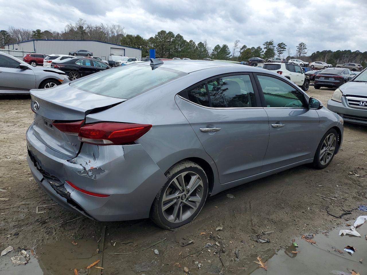 2017 Hyundai Elantra - Image 3