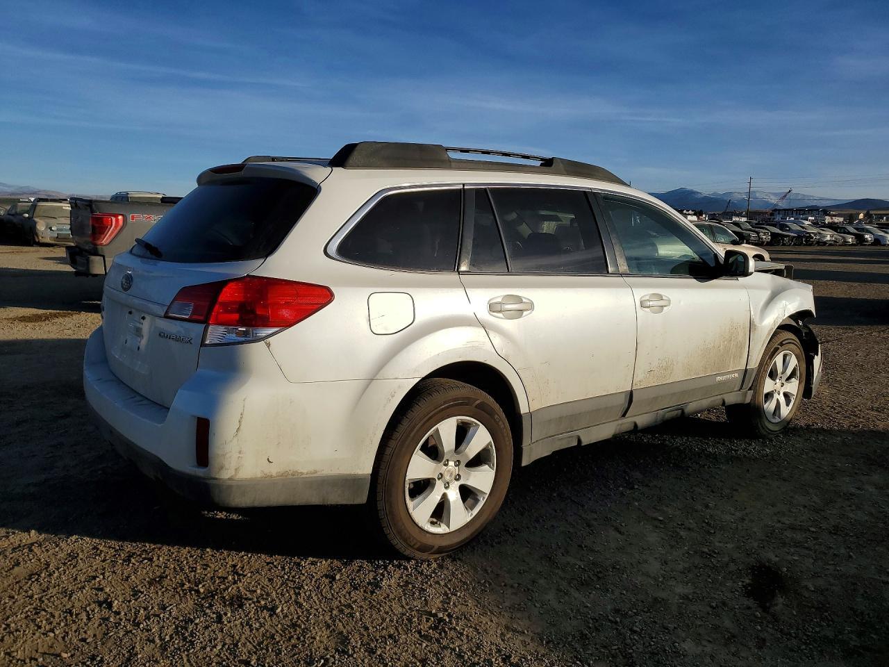 2011 Subaru Outback 2.5I Premium - Image 3