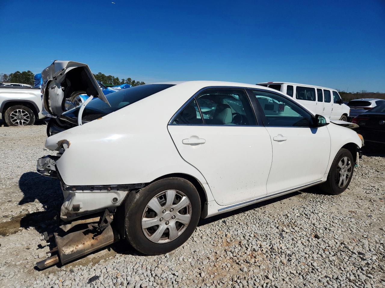 2014 Toyota Camry L - Фото 3