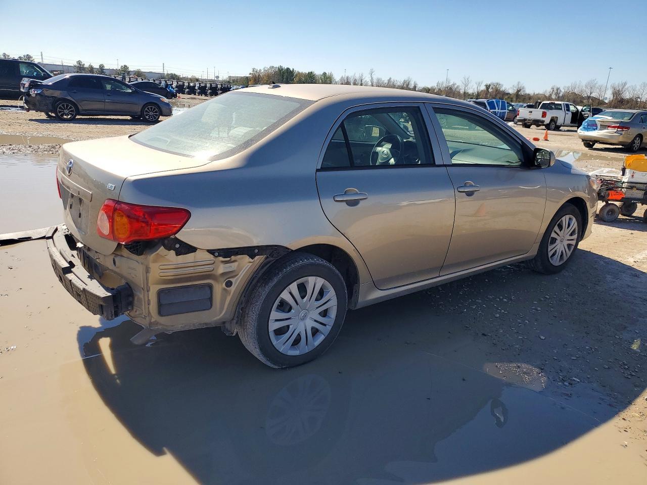 2010 Toyota Corolla - Фото 3