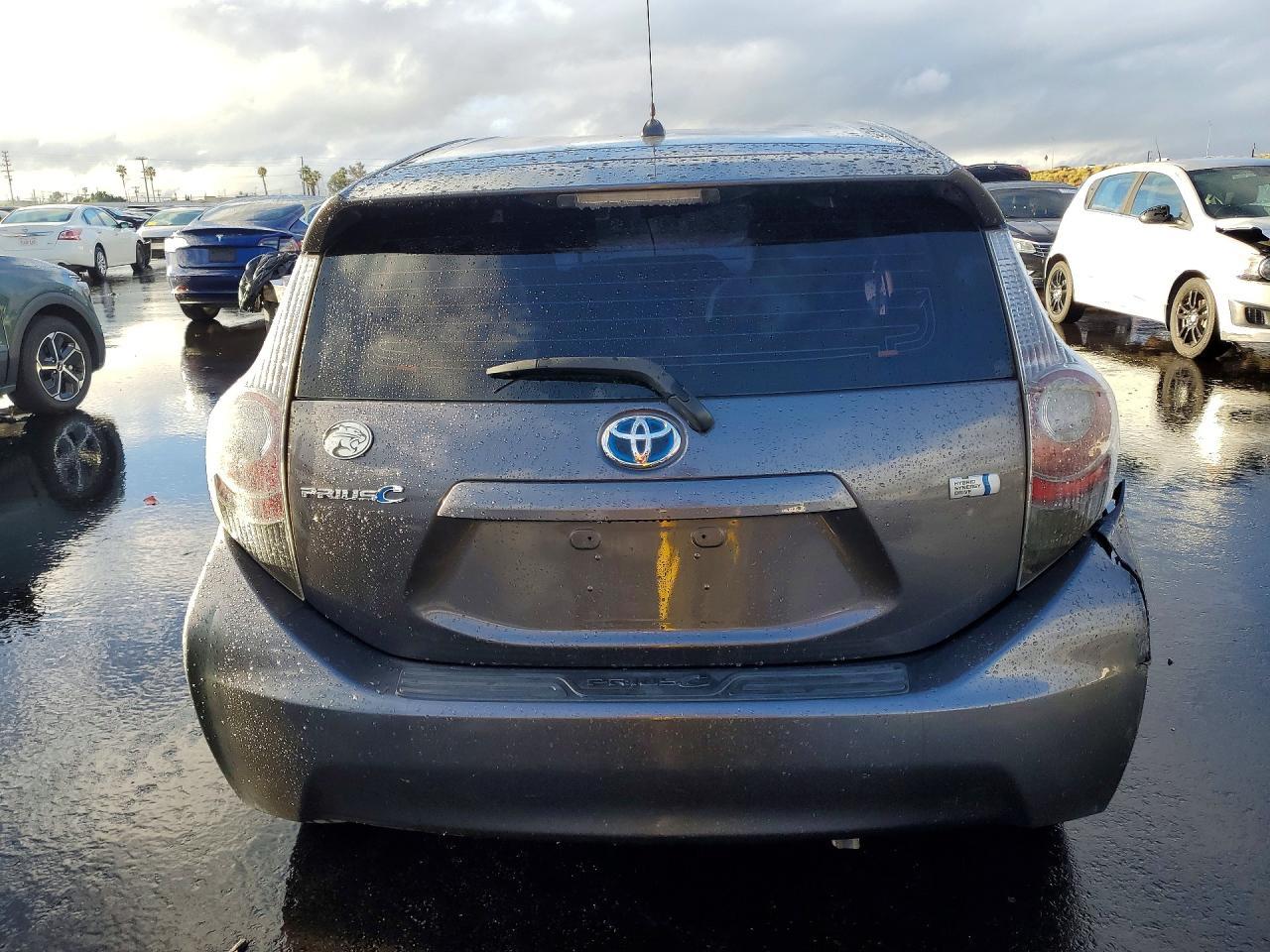 2013 Toyota Prius C - Фото 6