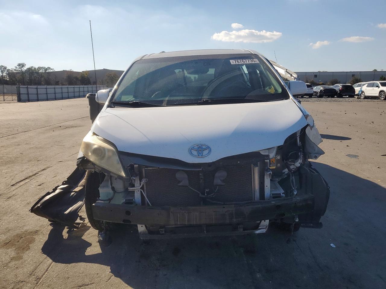 2012 Toyota Sienna Xle 7-Passenger - Image 5
