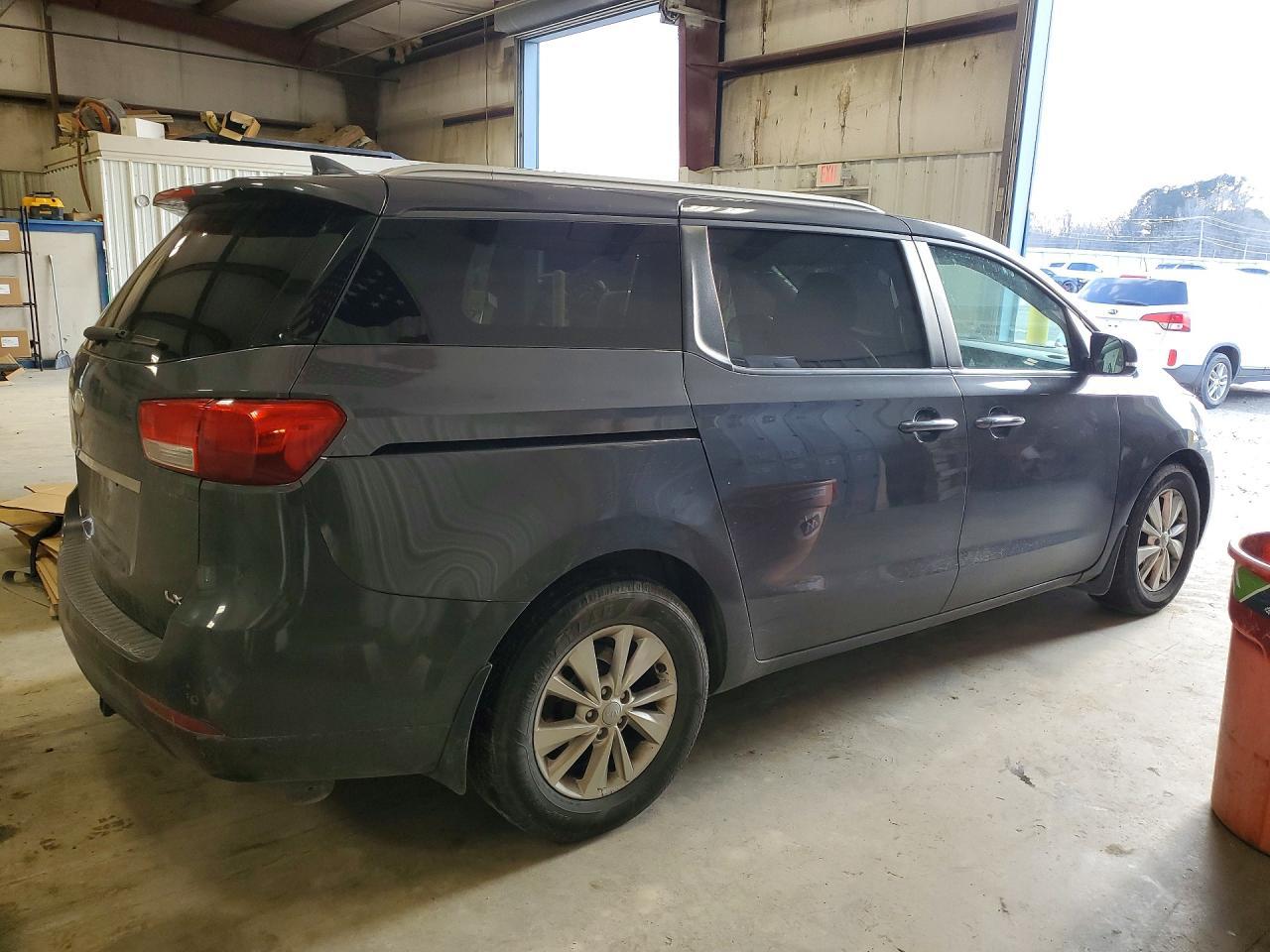 2017 Kia Sedona Lx - Фото 3