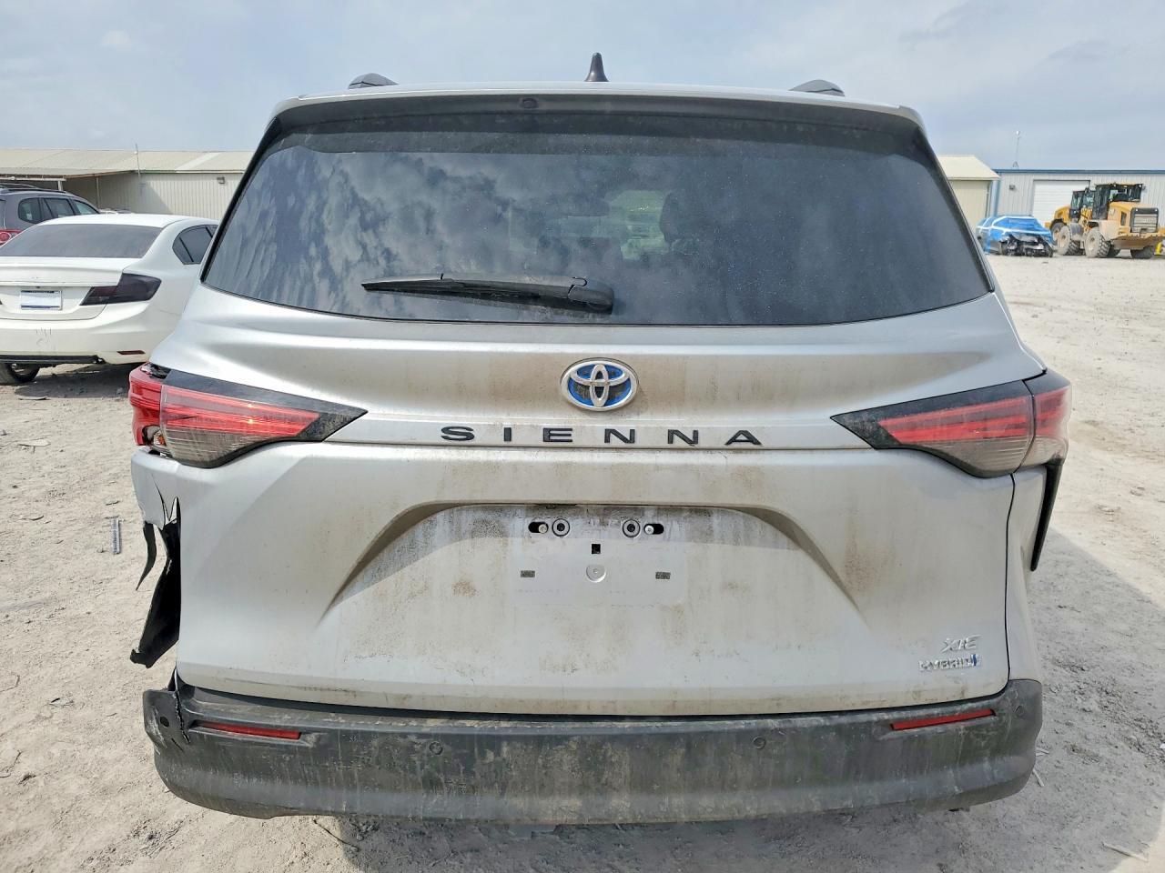 2022 Toyota Sienna Xle - Фото 6