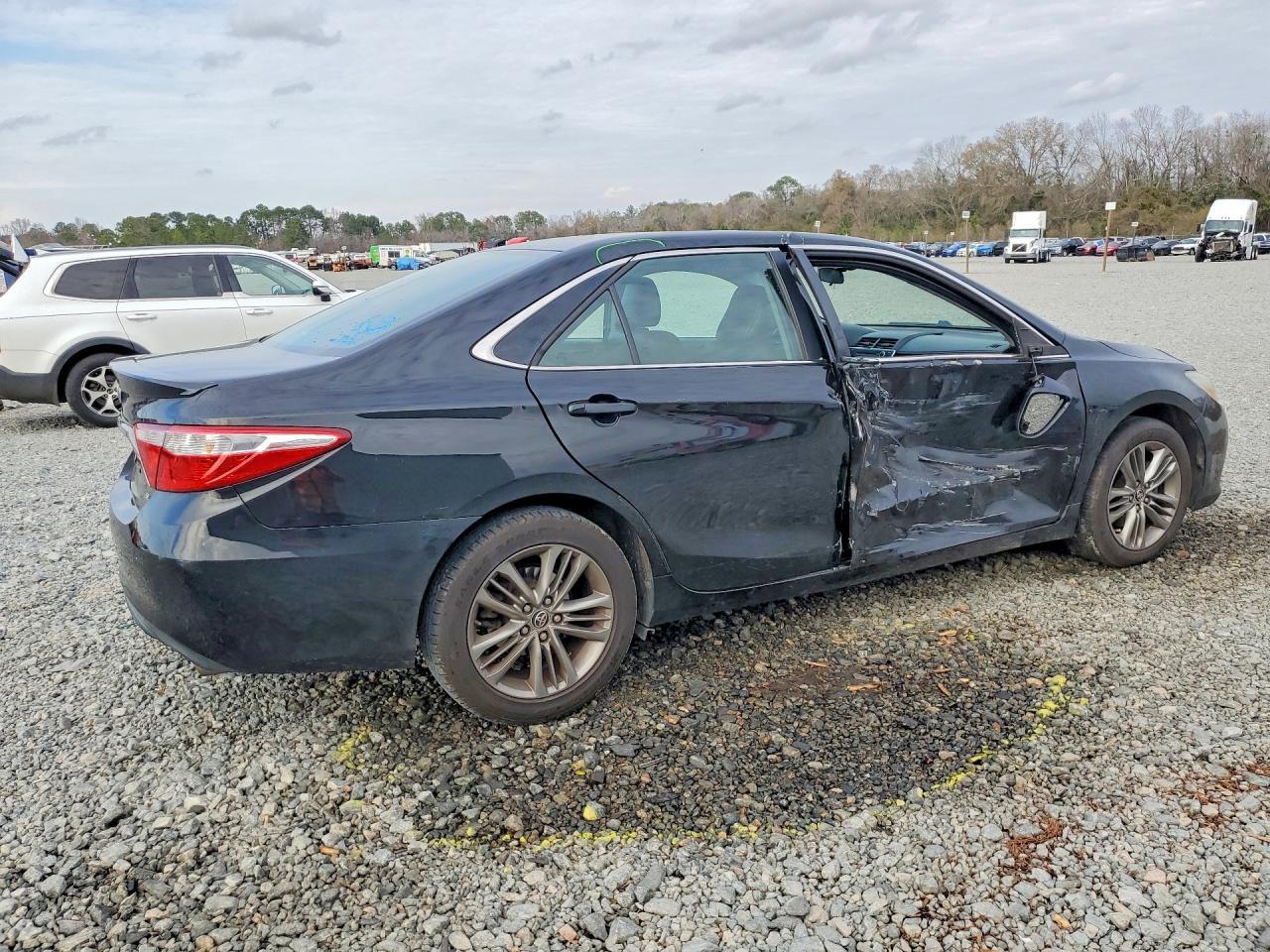 2015 Toyota Camry Se - Фото 3
