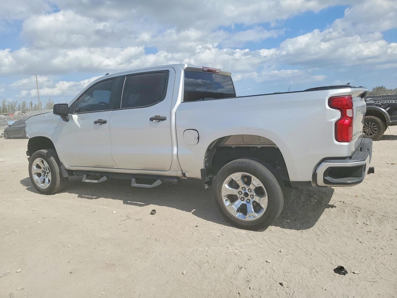 2022 Chevrolet Silverado C1500 Custom - Фото 2