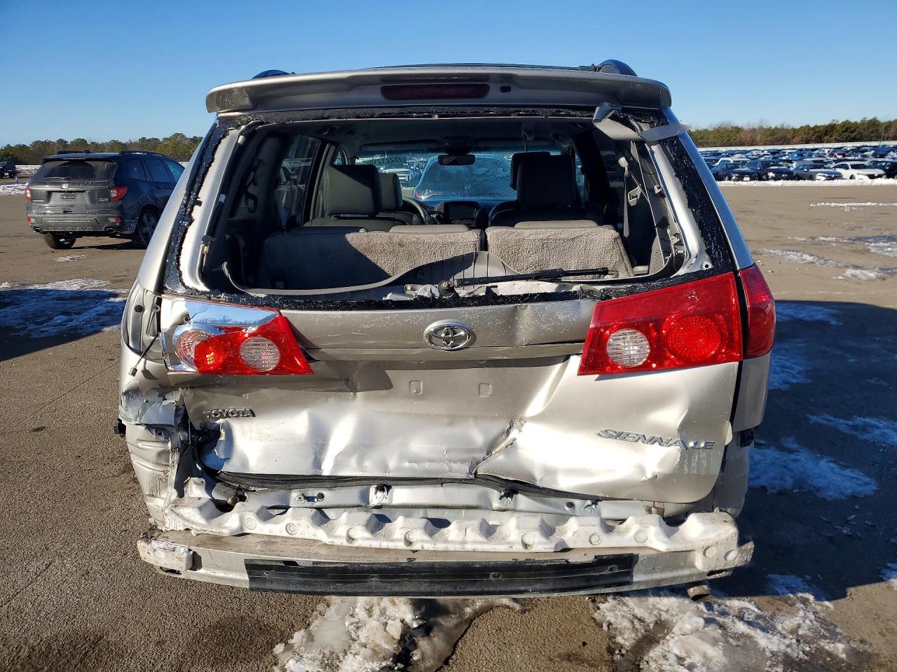 2007 Toyota Sienna Ce - Image 6