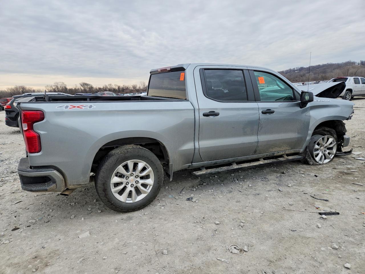 2025 Chevrolet Silverado - Фото 3