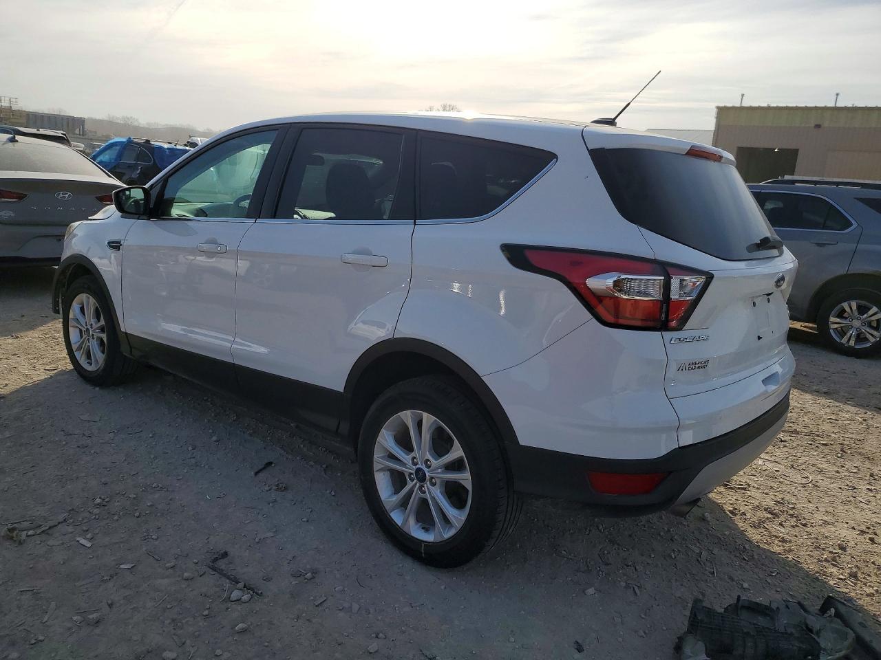 2017 Ford Escape Se - Фото 2