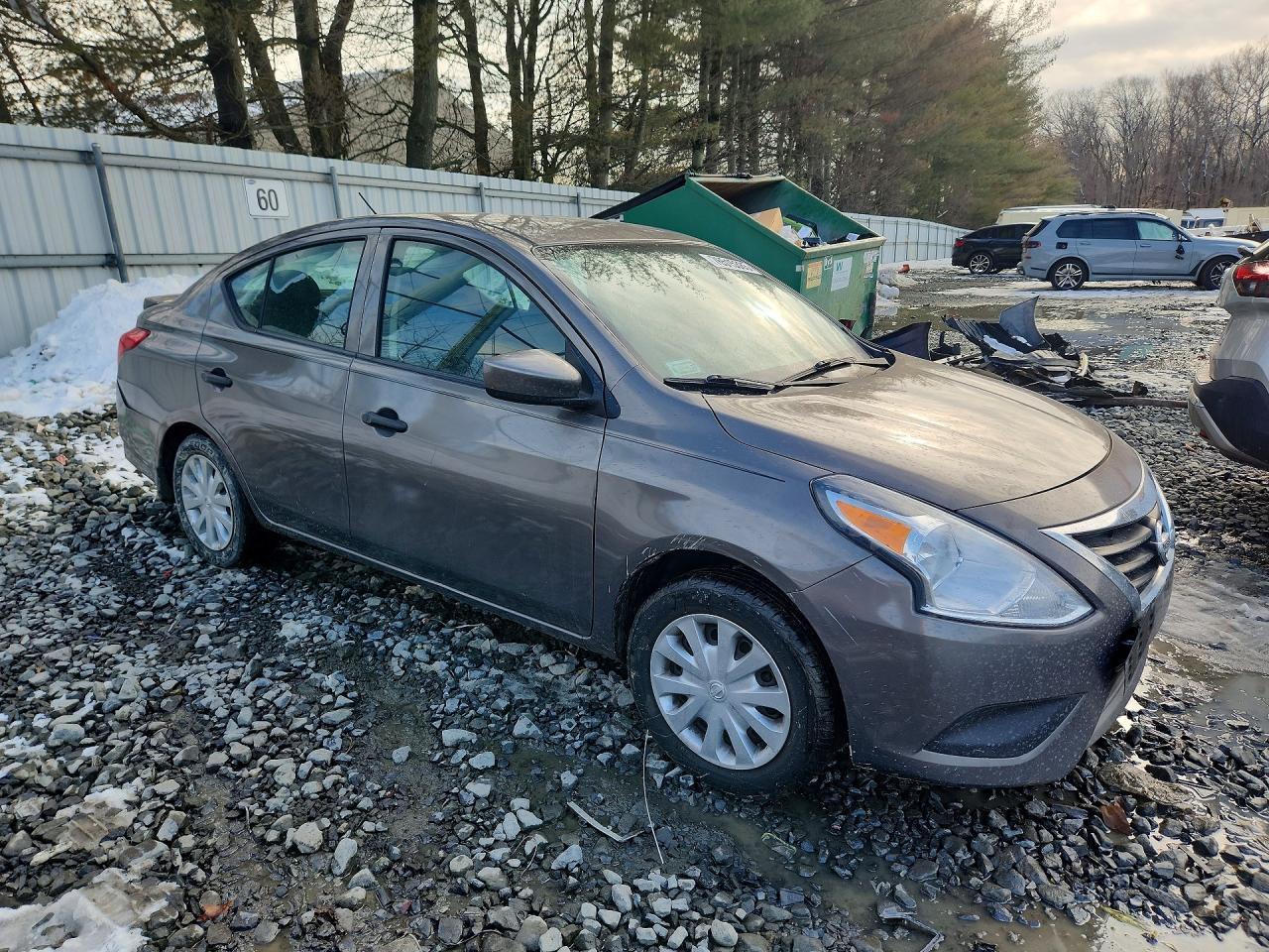 2016 Nissan Versa S - Фото 4