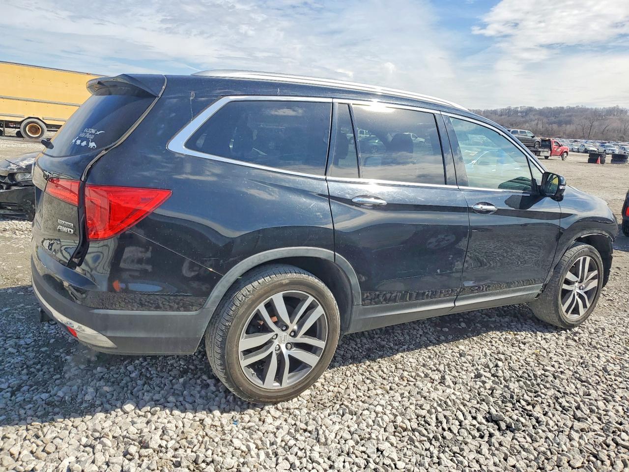 2017 Honda Pilot Touring - Image 3