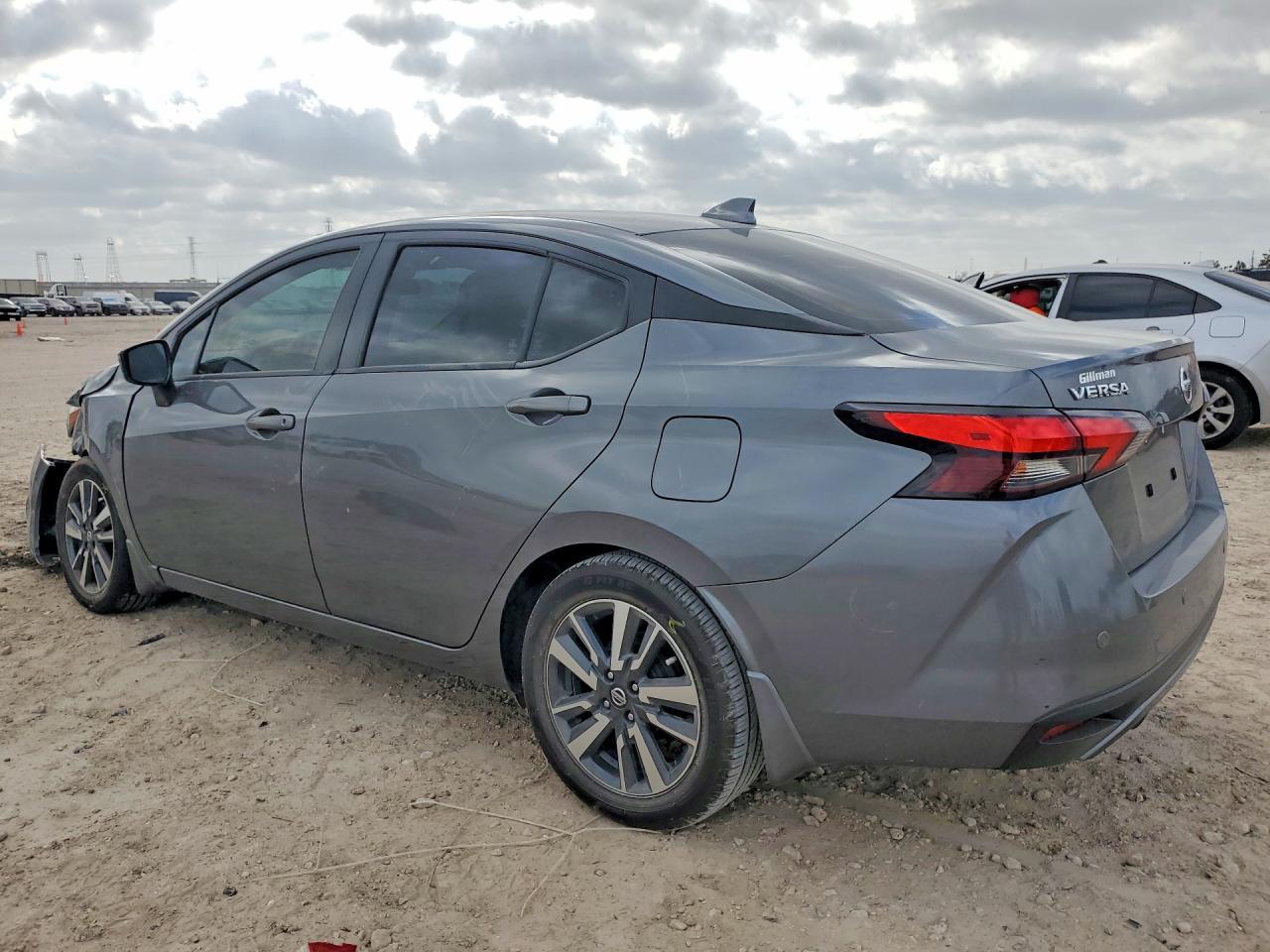 2021 Nissan Versa - Фото 2