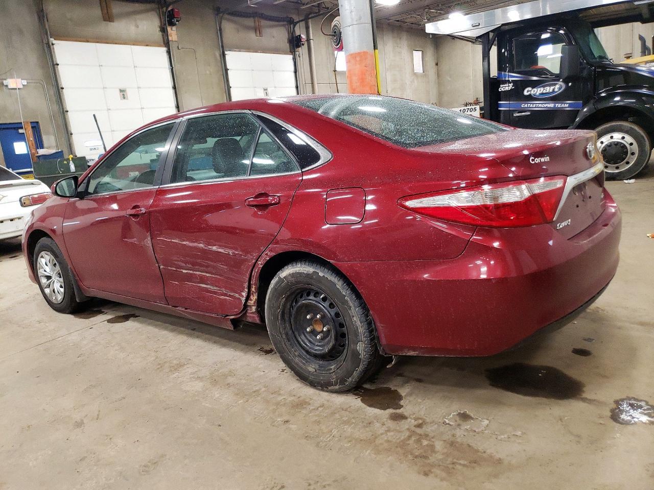 2017 Toyota Camry Le - Фото 2