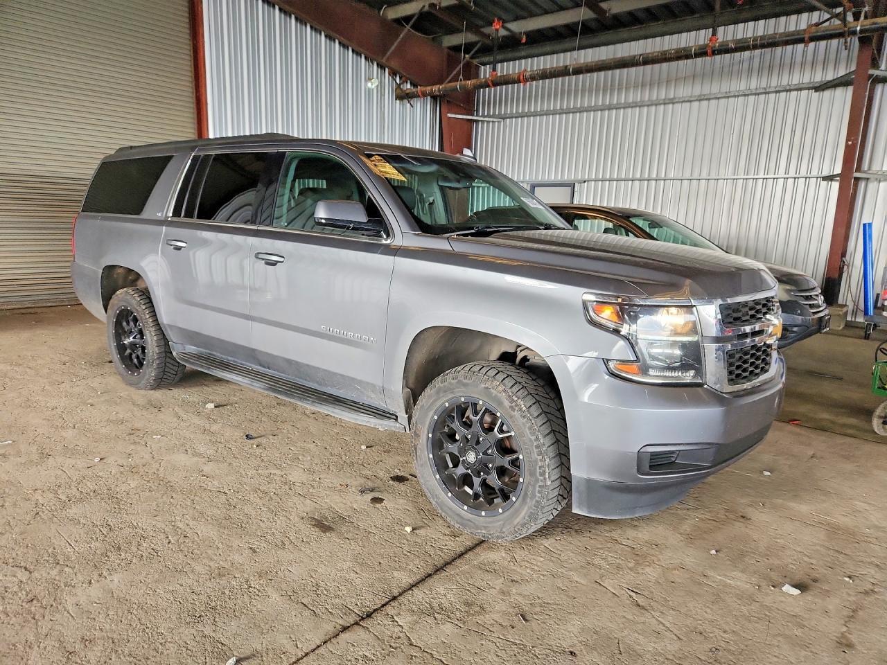 2019 Chevrolet Suburban C1500 Lt - Image 4