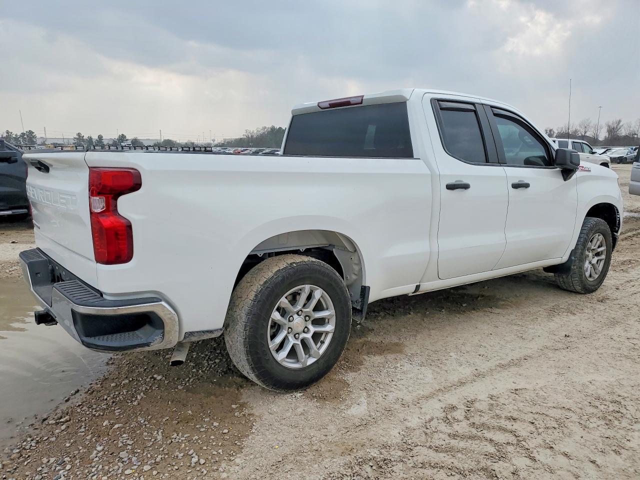 2024 Chevrolet Silverado K1500 - Image 3