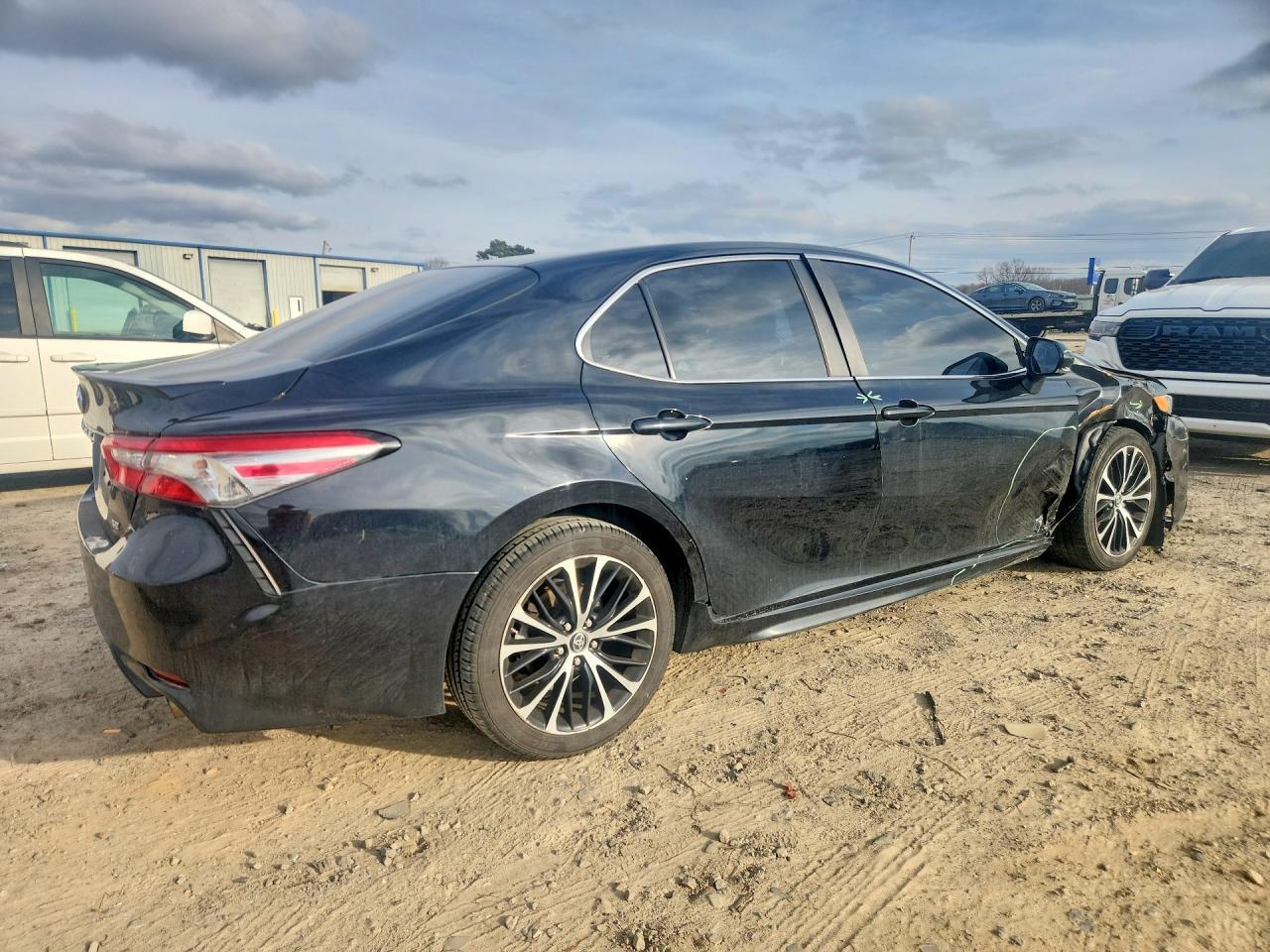 2018 Toyota Camry L - Фото 3