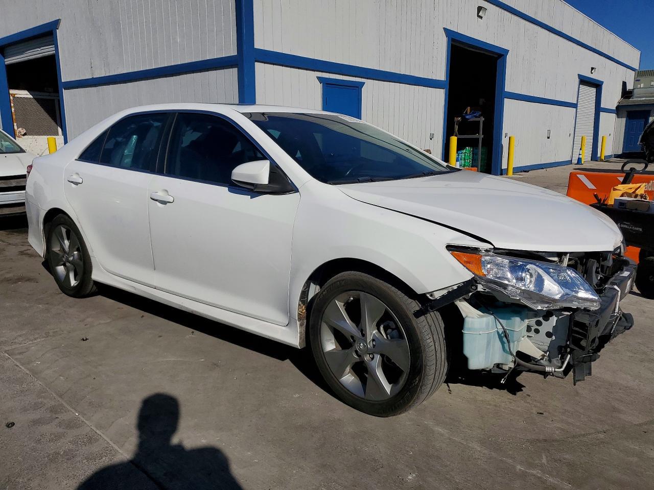 2014 Toyota Camry L - Фото 4