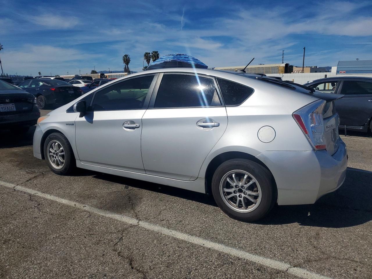 2010 Toyota Prius Iii - Фото 2
