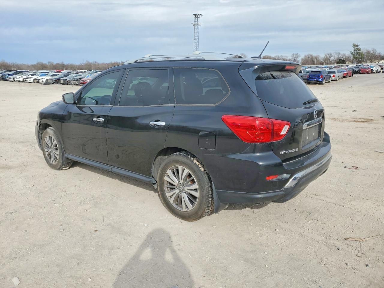 2018 Nissan Pathfinder S - Фото 2