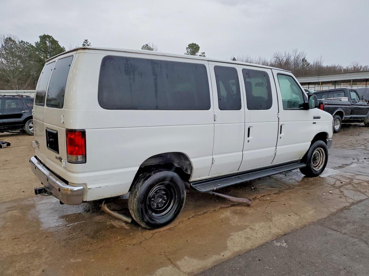 2014 Ford Econoline E350 Super Duty Wagon - Фото 3