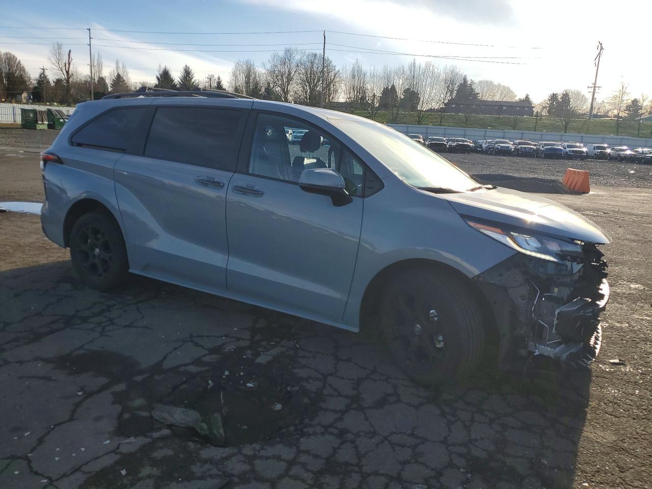 2025 Toyota Sienna Woodland Edition - Фото 4