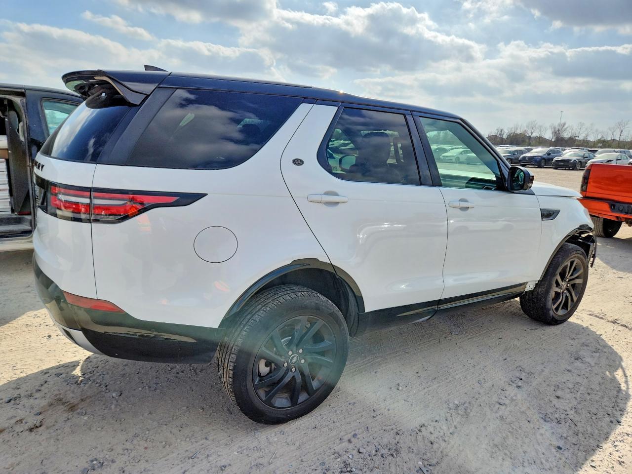 2020 Land Rover Discovery Landmark - Image 3