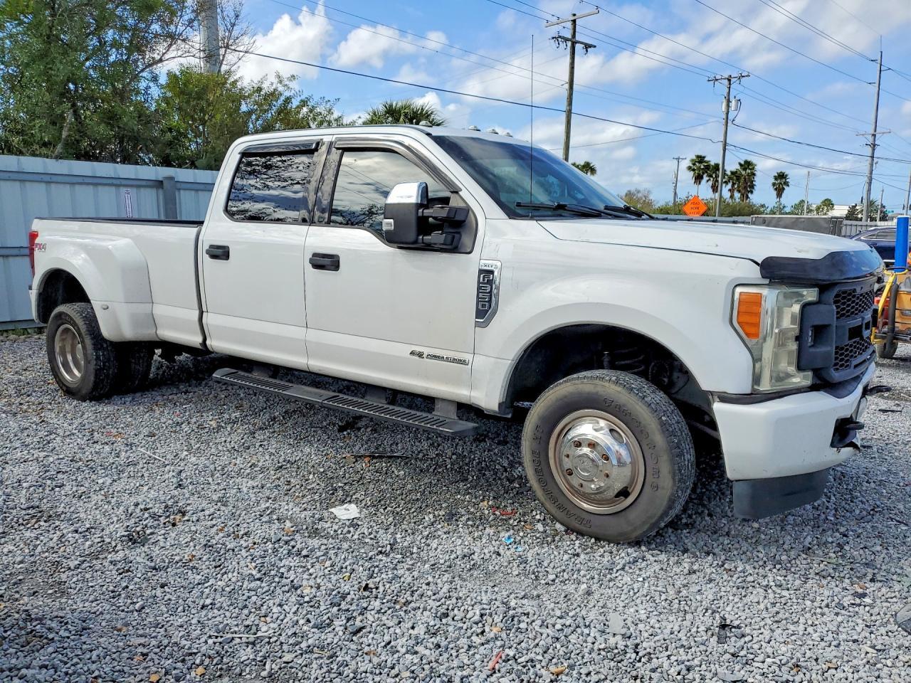 2020 Ford F350 Super Duty - Фото 4