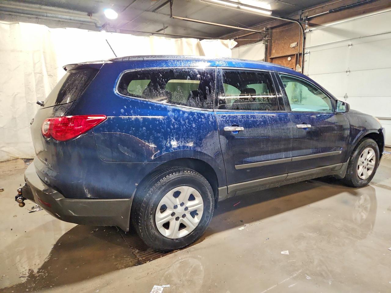 2009 Chevrolet Traverse Ls - Image 3