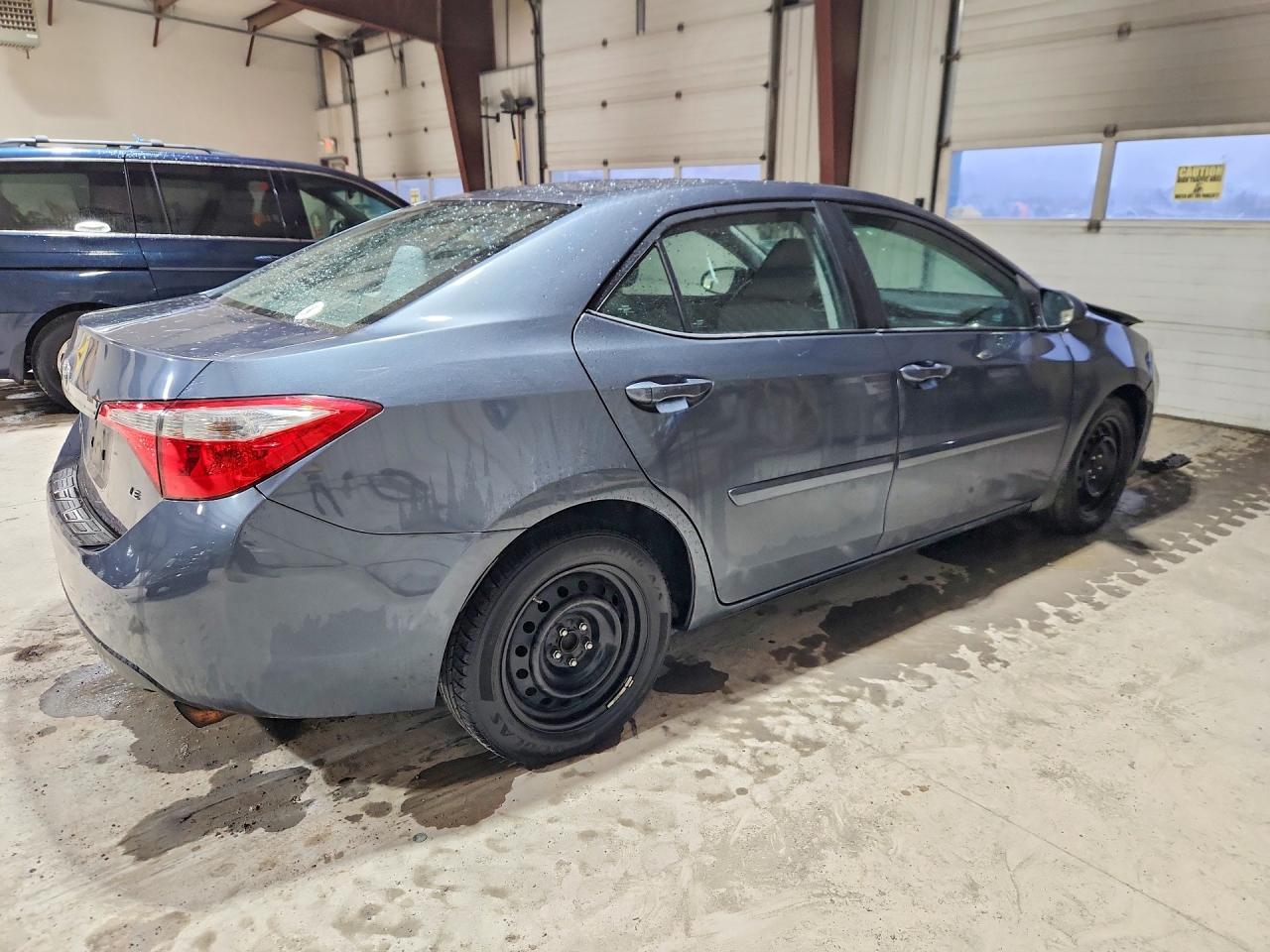 2015 Toyota Corolla Le - Фото 3