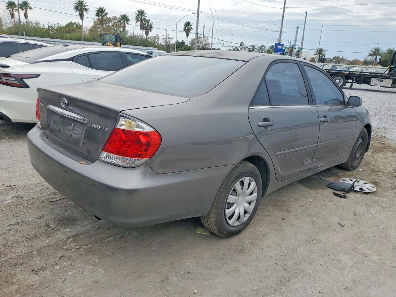 2005 Toyota Camry Le - Фото 3