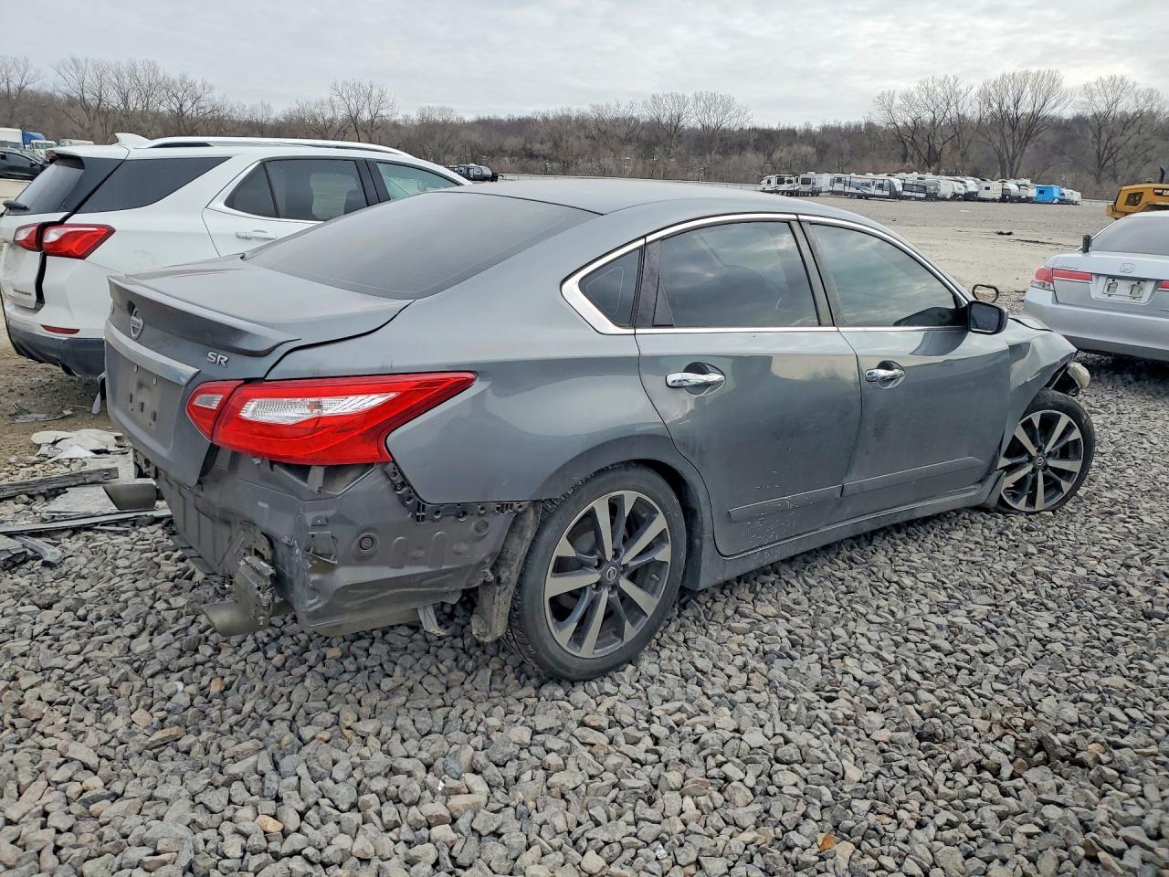 2016 Nissan Altima 2.5 - Image 3