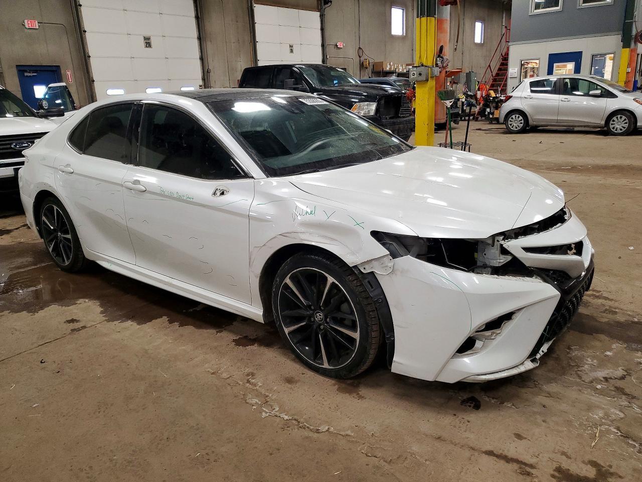 2020 Toyota Camry Xse - Фото 4
