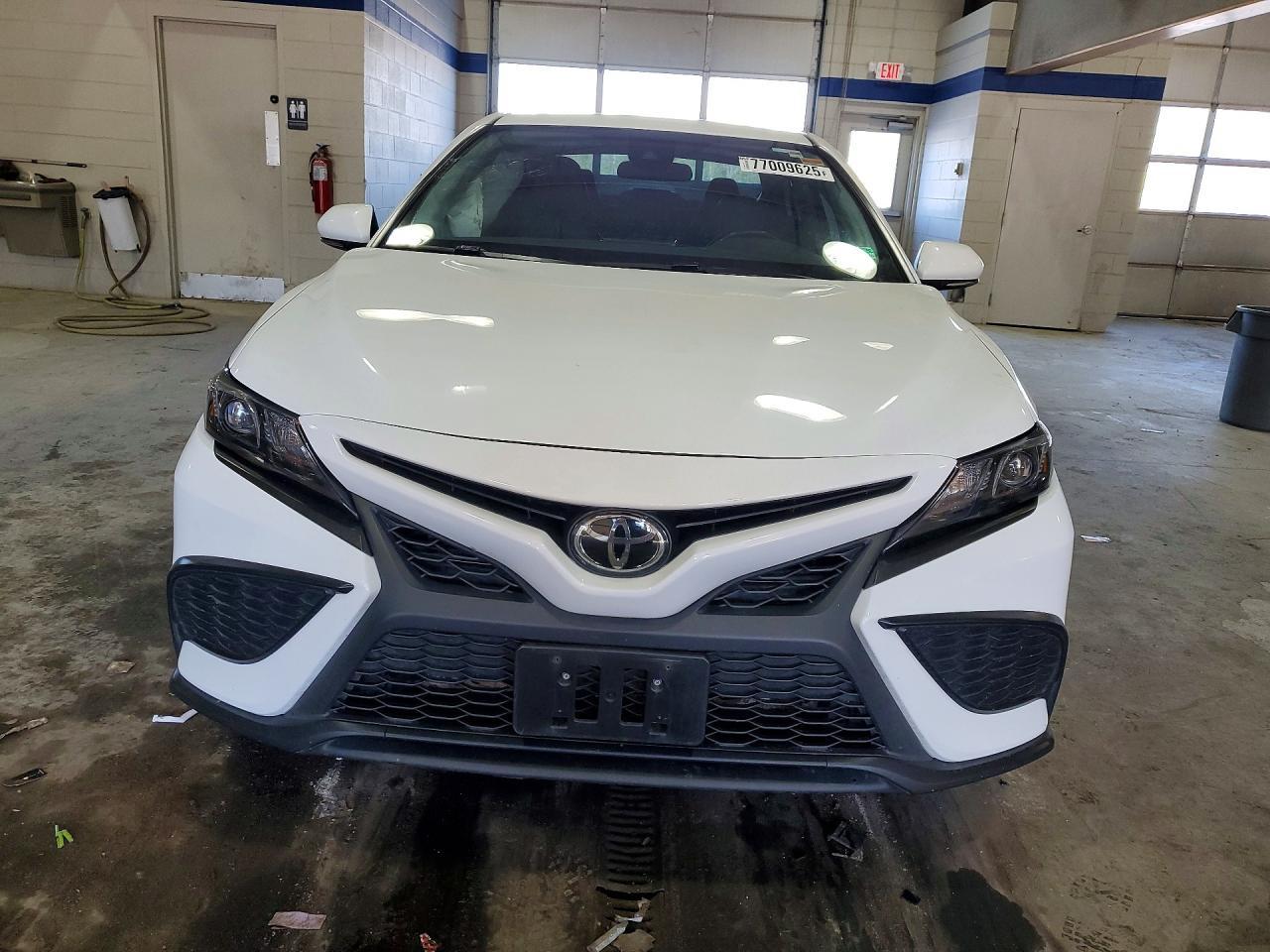 2023 Toyota Camry Se - Фото 5