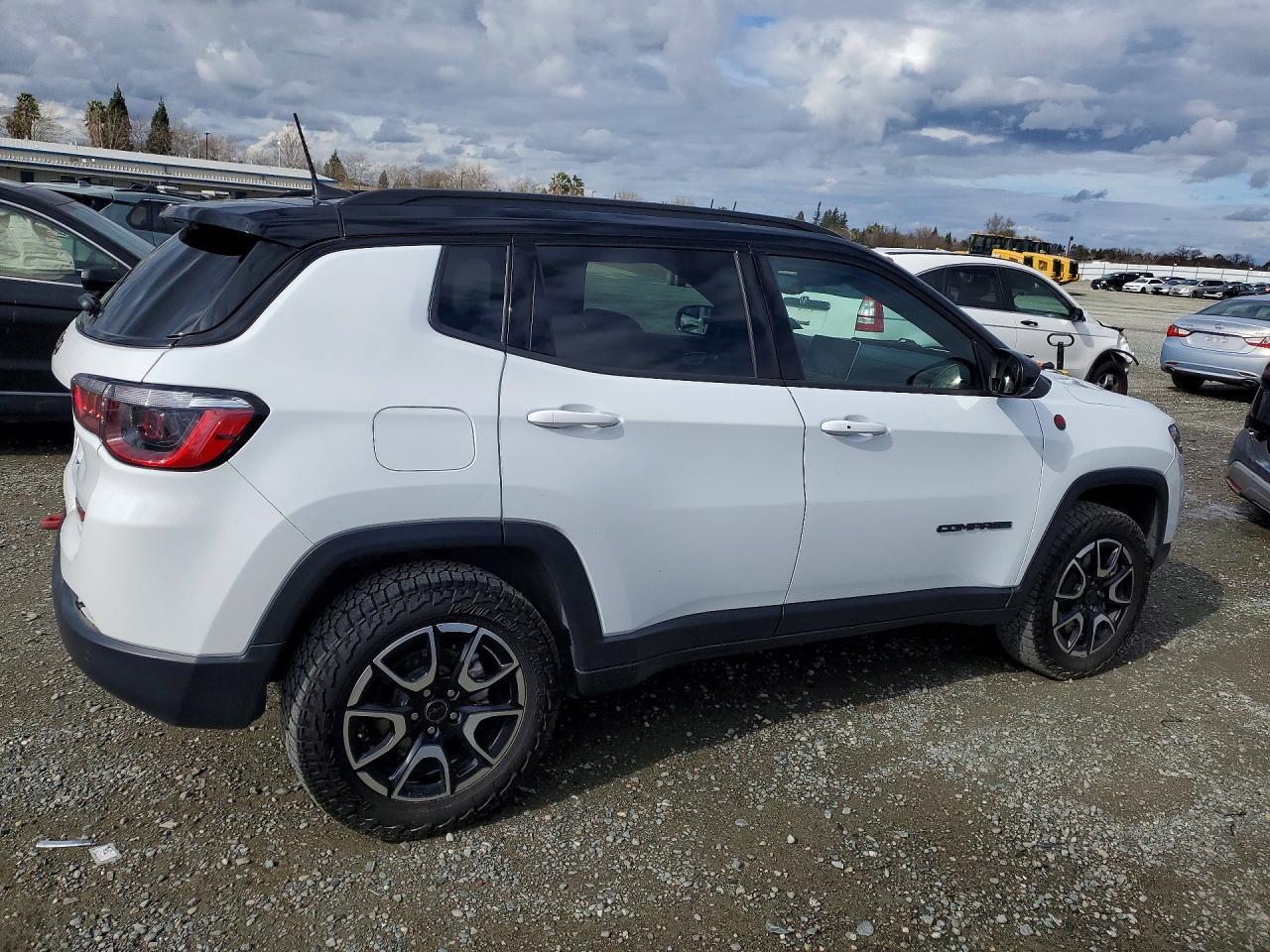 2025 Jeep Compass Trailhawk - Фото 3