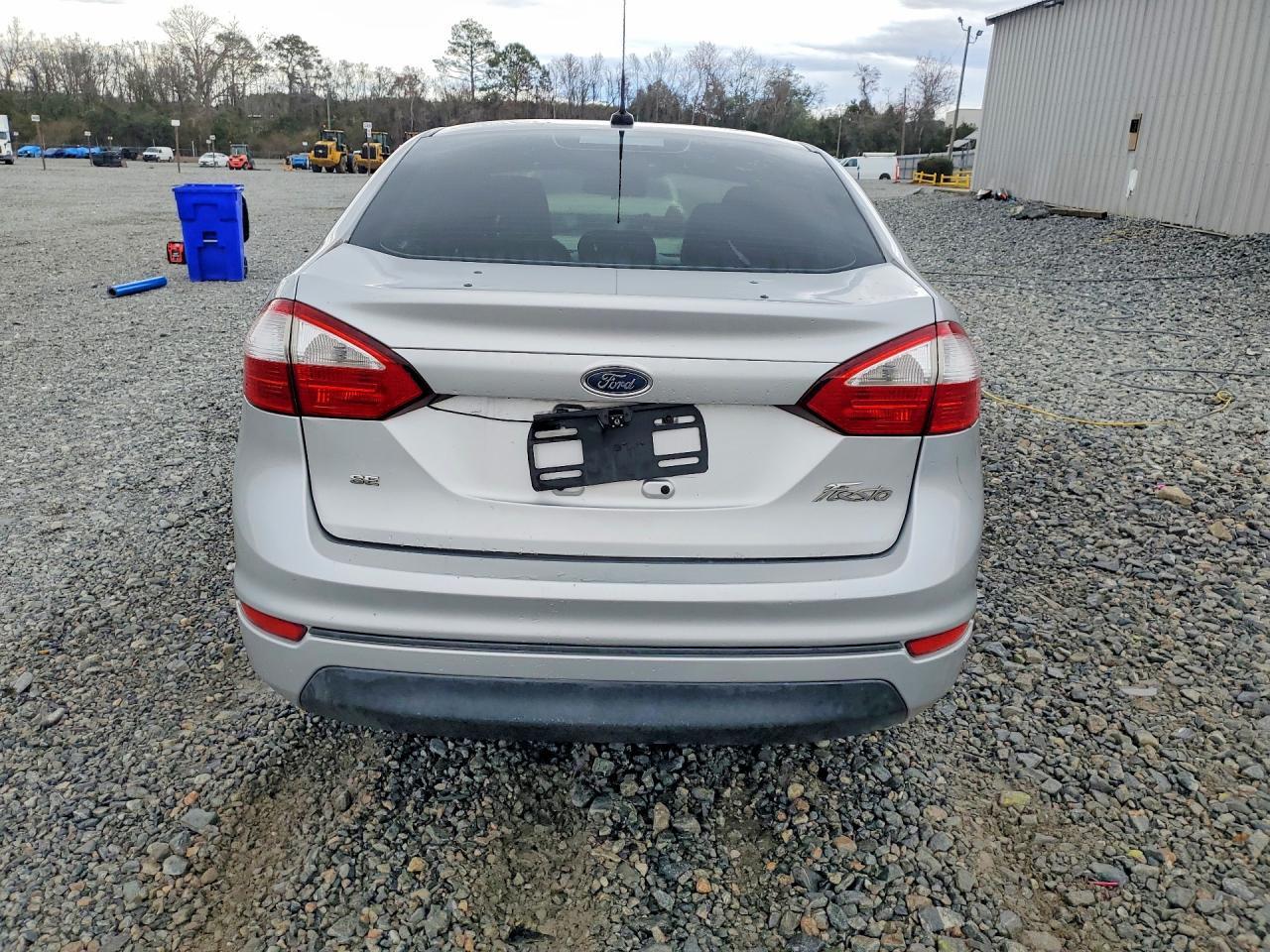 2015 Ford Fiesta Se - Фото 6
