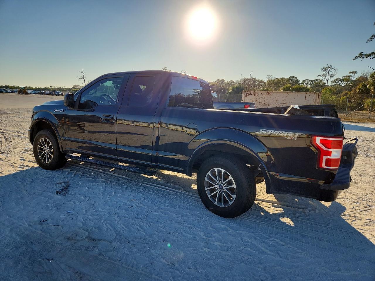 2020 Ford F150 Super Cab - Фото 2
