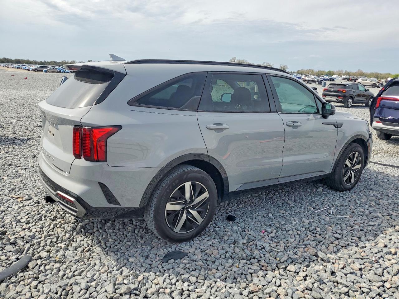 2022 Kia Sorento Ex - Image 3