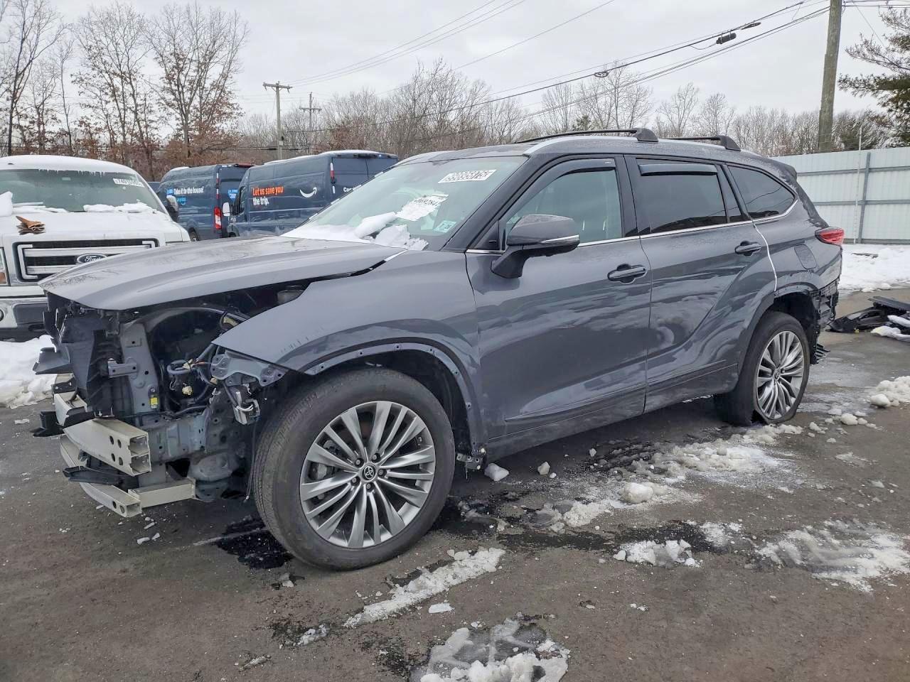 2023 Toyota Highlander L