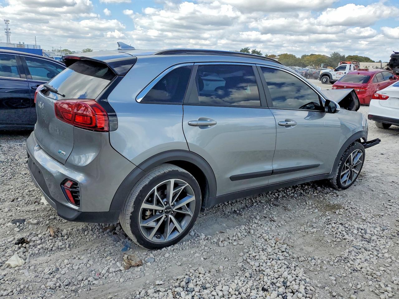 2022 Kia Niro Touring Special Edition - Фото 3