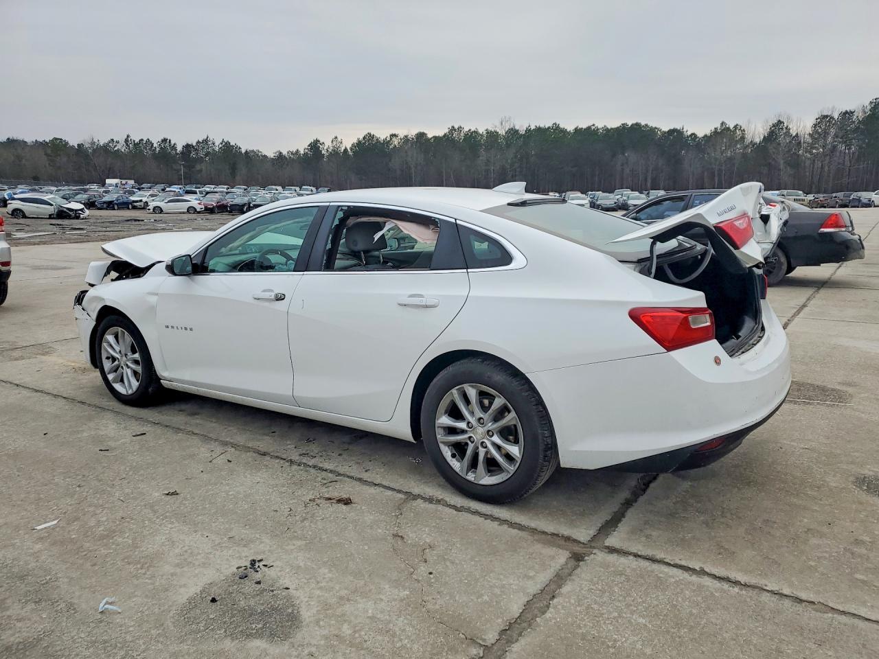 2018 Chevrolet Malibu Lt - Image 2