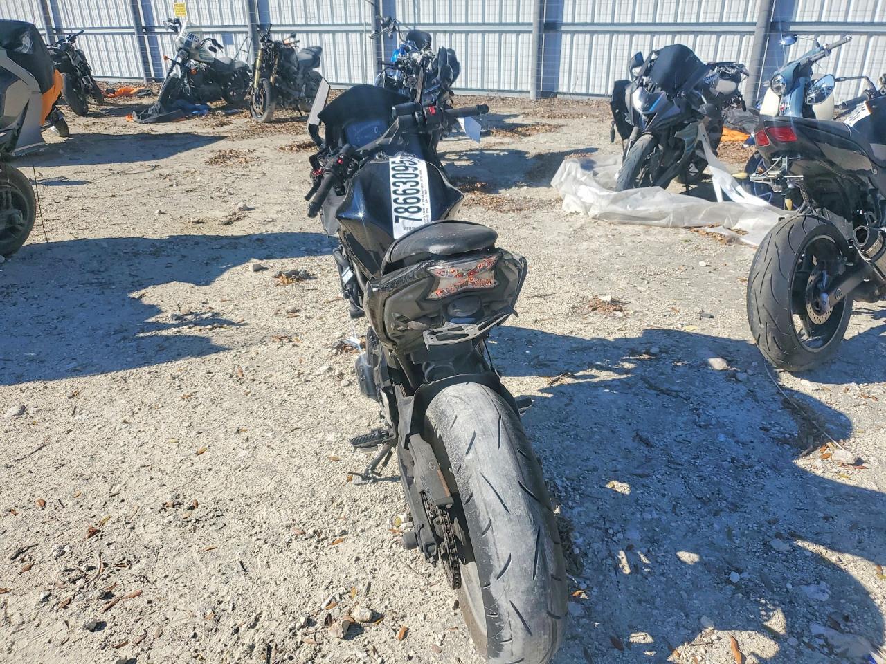 2022 Kawasaki Ex650 N - Image 4