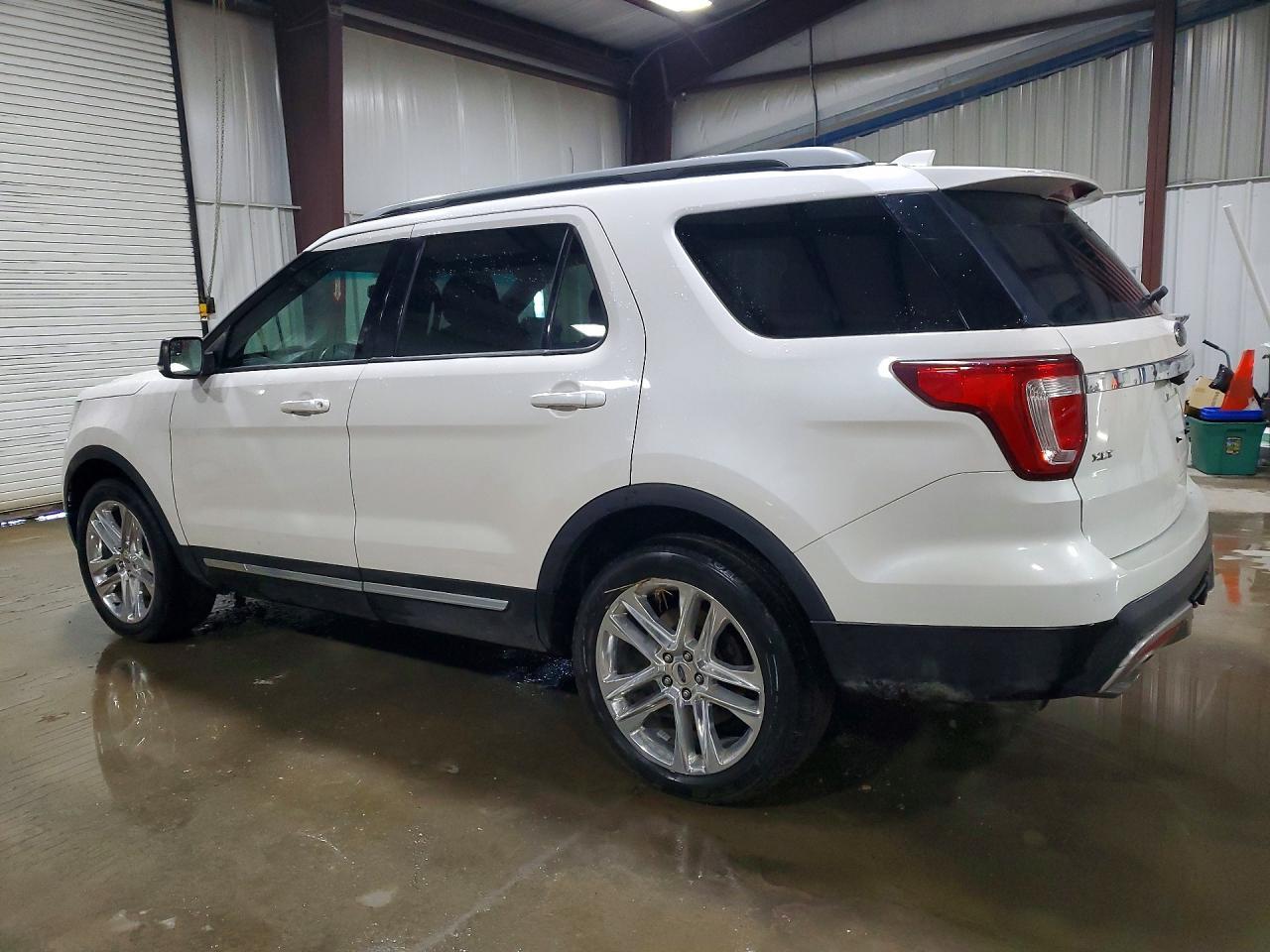 2017 Ford Explorer Xlt - Фото 2