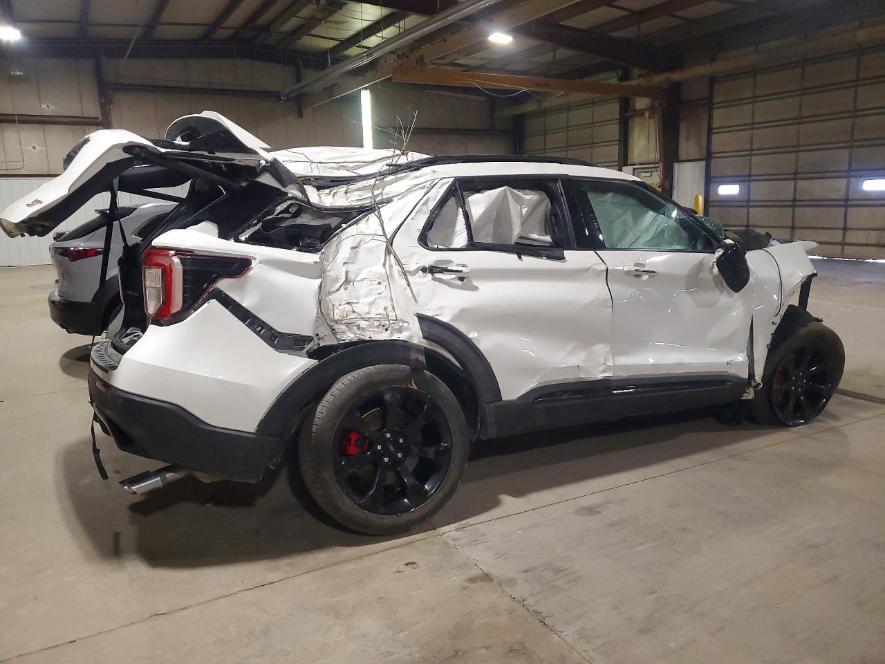 2023 Ford Explorer St - Фото 3