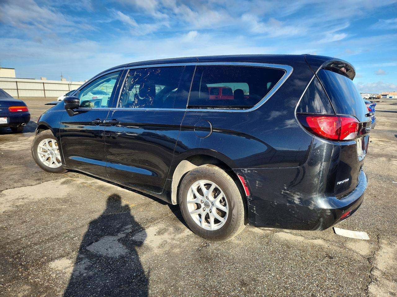 2017 Chrysler Pacifica Touring - Фото 2