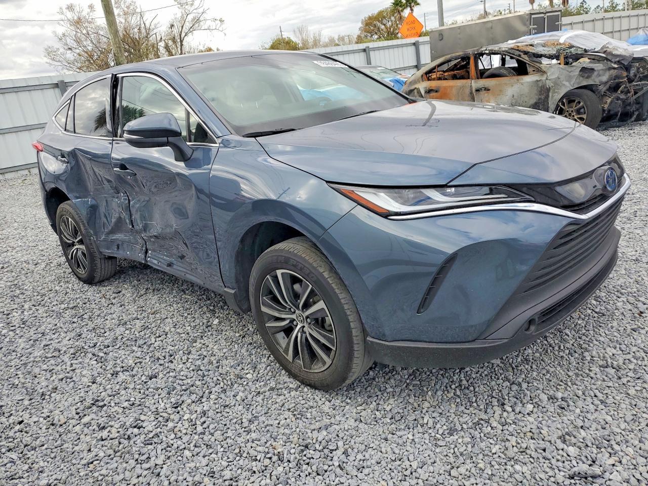 2024 Toyota Venza Le - Image 4
