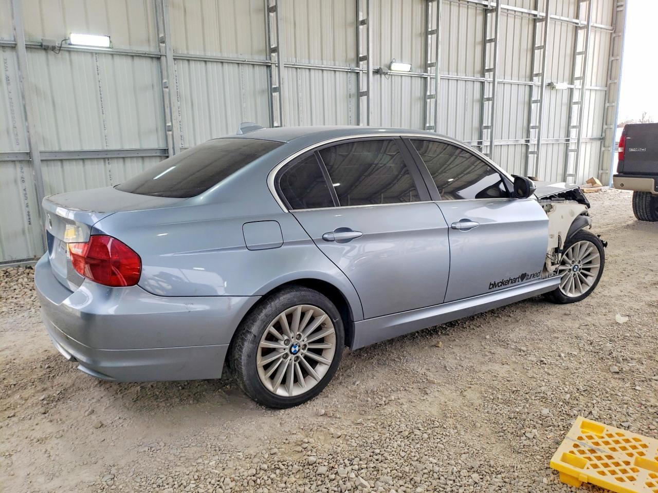 2010 BMW 335 Xi - Image 3