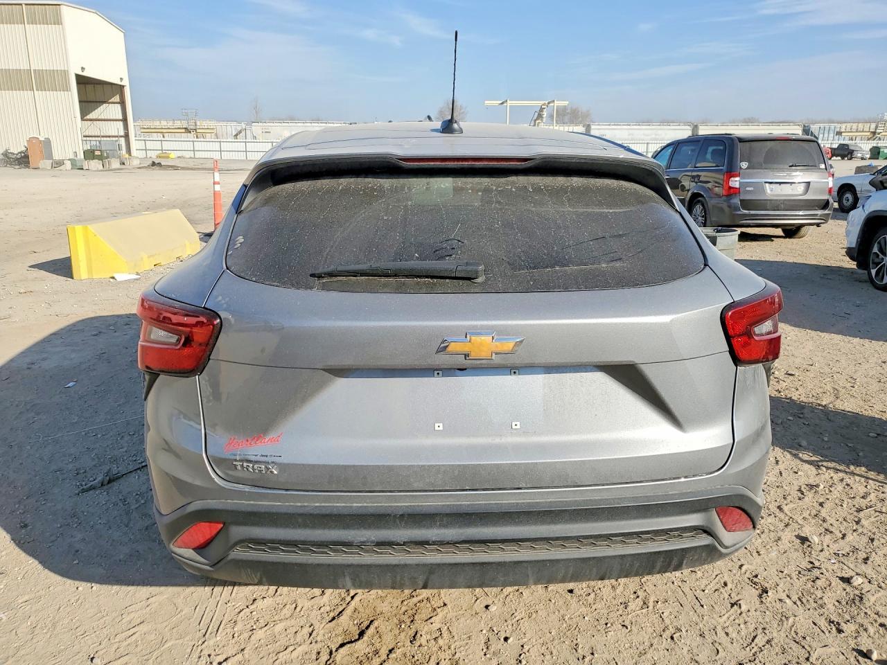 2025 Chevrolet Trax Ls - Фото 6