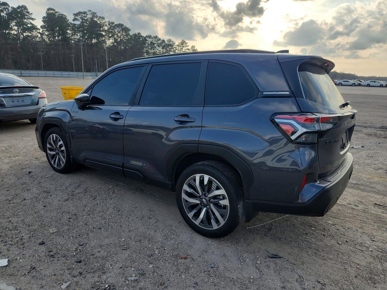 2025 Subaru Forester Touring - Фото 2