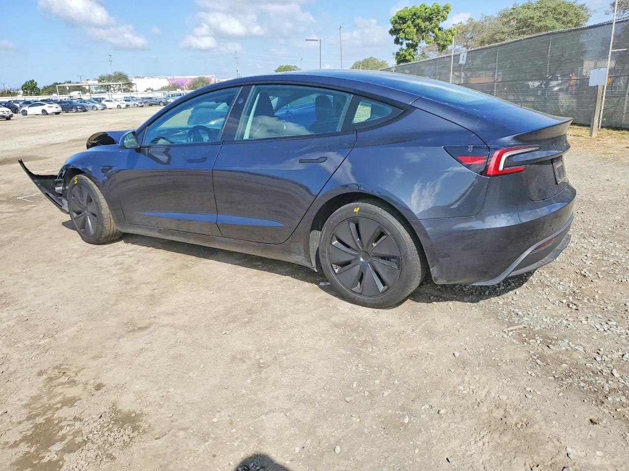 2024 Tesla Model 3 - Фото 2